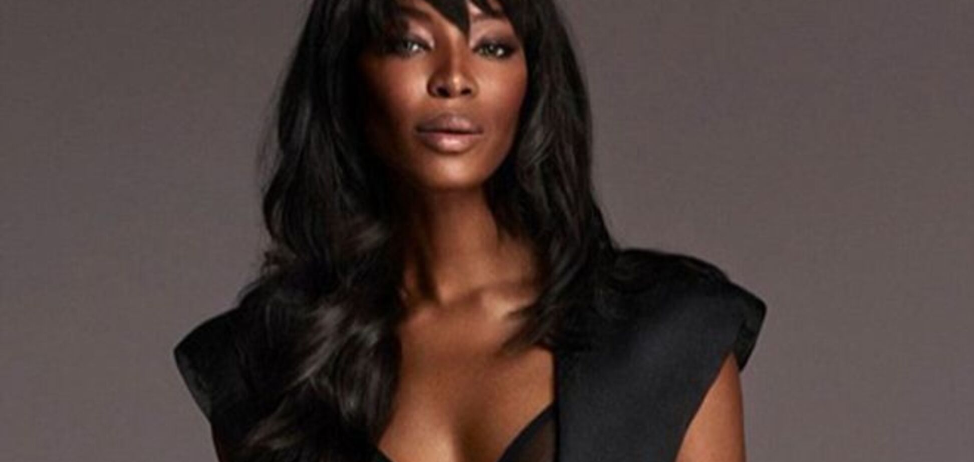 45-летняя Наоми Кэмпбелл прошлась по подиуму в соблазнительном белье