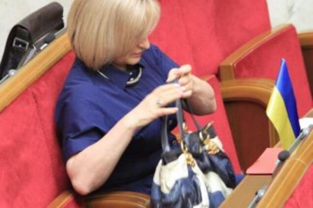 Вид на миллион! Жена Луценко собрала коллекцию дорогущих дизайнерских сумок: фотофакт