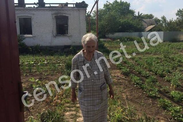 Террористы разбомбили дом 99-летнего ветерана в Красногоровке: фоторепортаж