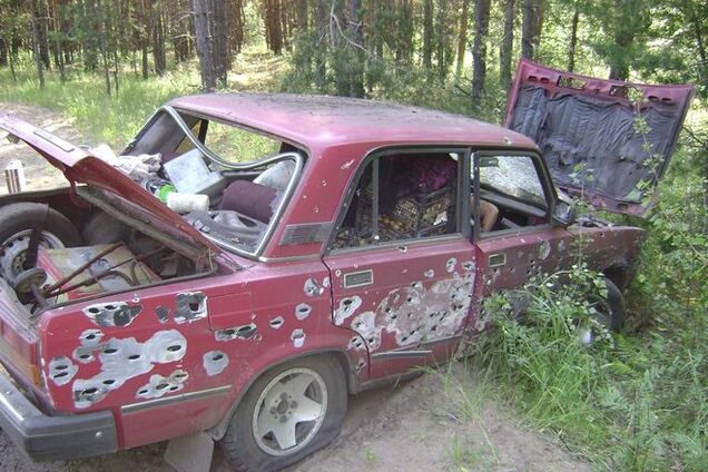 В Луганской области террористы подорвали автомобиль с пенсионерами: фото