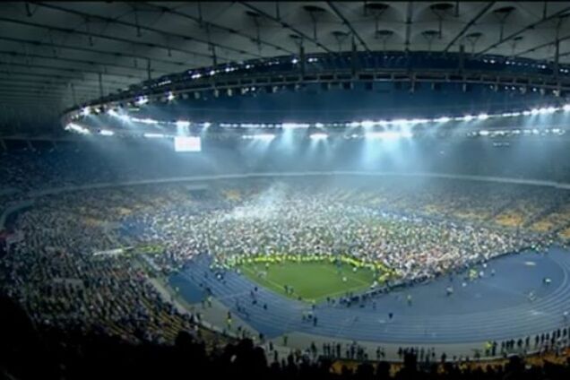 Дикие фанаты сорвали церемонию награждения Кубка Украины и сломали ворота