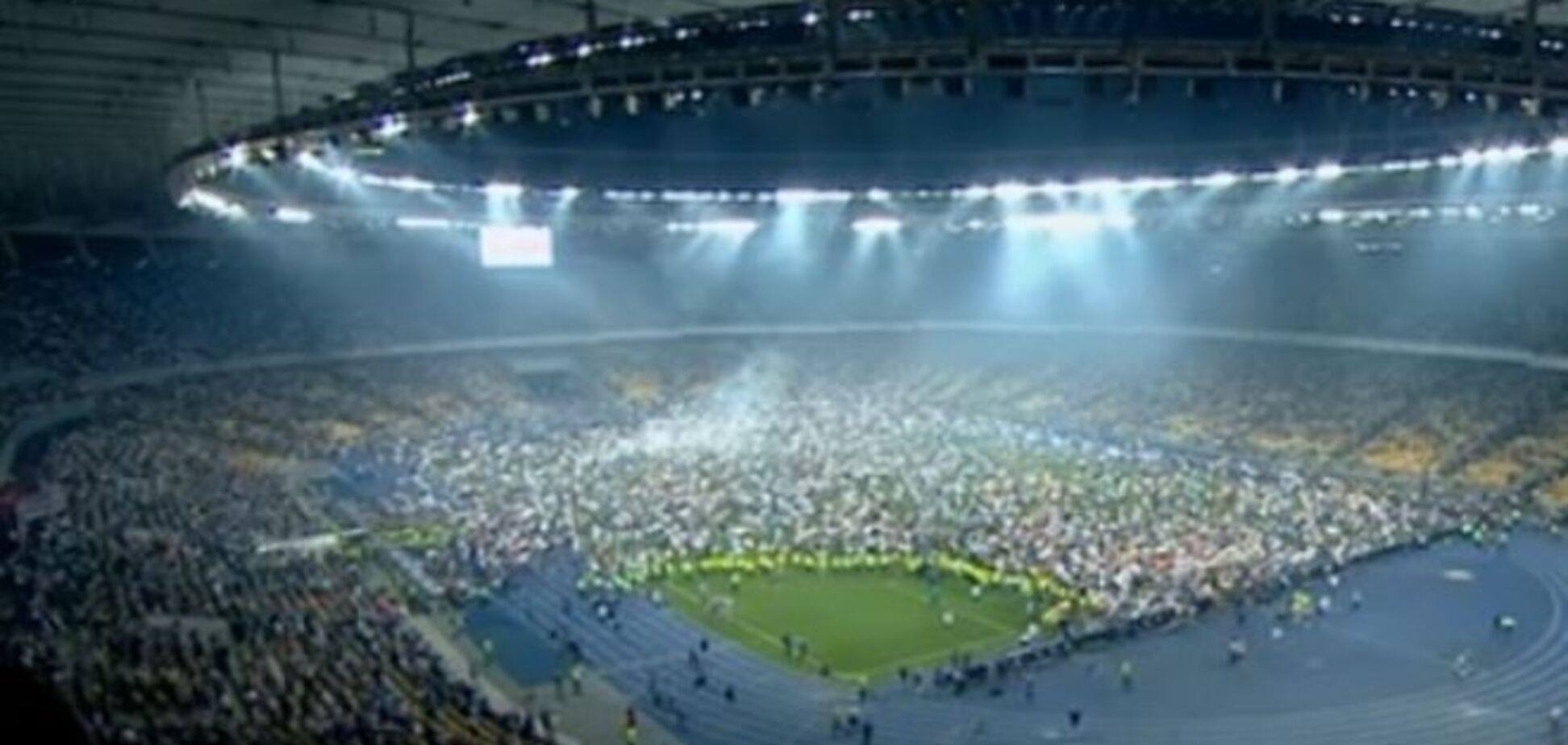 Дикие фанаты сорвали церемонию награждения Кубка Украины и сломали ворота