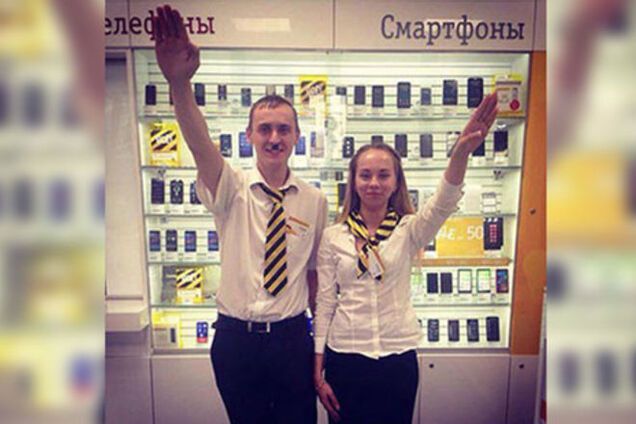 Шутка не прошла! Россиян уволили за фото с 'усами Гитлера'