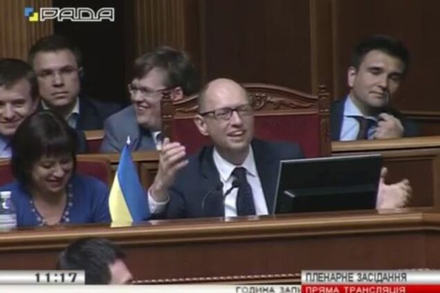 'Дорогая' vs 'бесценный': Тимошенко и Яценюк устроили 'полюбовную' перепалку в Раде