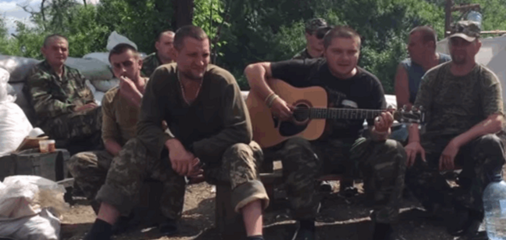 Музыкальная пауза. Бойцы АТО поют хиты Скрябина в перерывах между боями: видеофакт