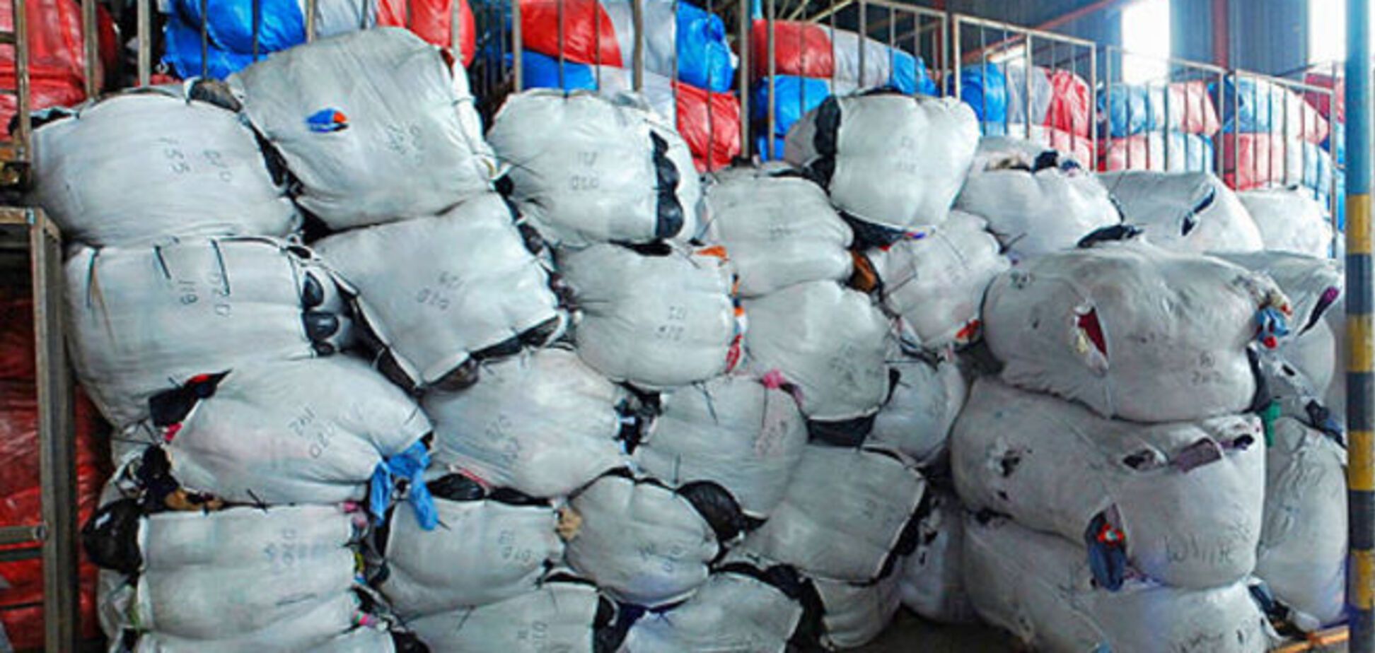 Штаб Ахметова не может завезти 'наборы выживания' в зону АТО – во вторник все пункты выдачи за линией соприкосновения будут закрыты