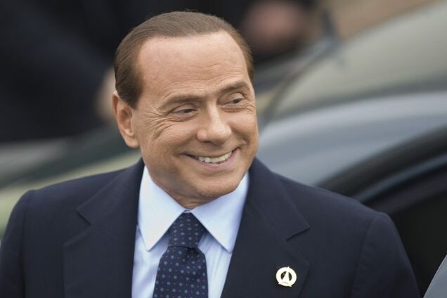 Берлускони продал 48% акций 'Милана'