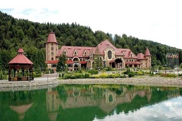 У Януковича отобрали земли в Прикарпатье