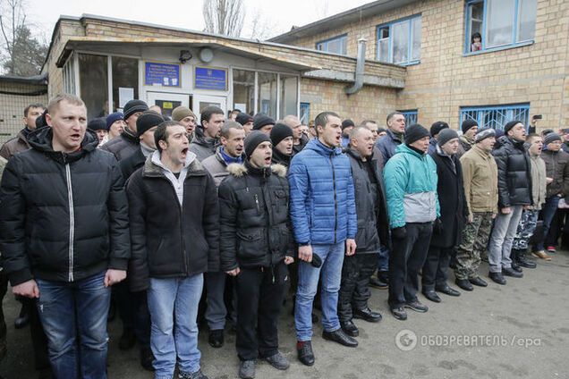 В Киеве 15 человек прямо из хостела увезли в военкомат