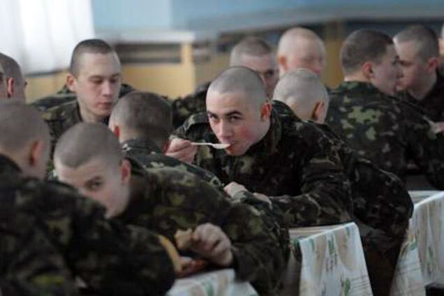 В Минобороны пообещали кормить бойцов ВСУ салом, мясом и шоколадом