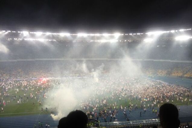 Появилось видео, как фанаты устроили беспредел на финале Кубка Украины