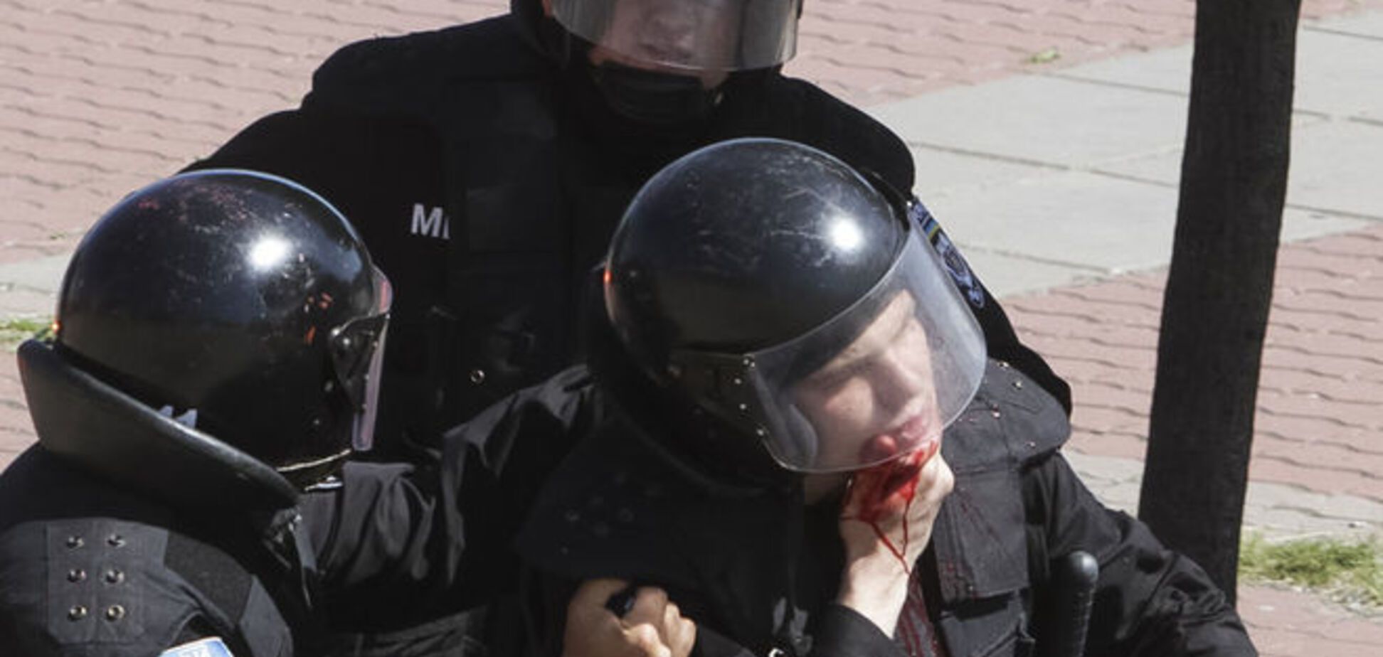 Растет количество пострадавших на гей-прайде силовиков