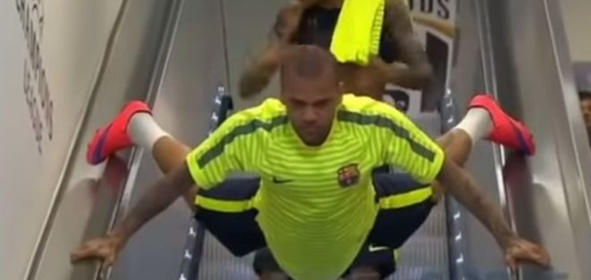 Футболист 'Барселоны' взорвал интернет сумасшедшим поступком: феерическое видео
