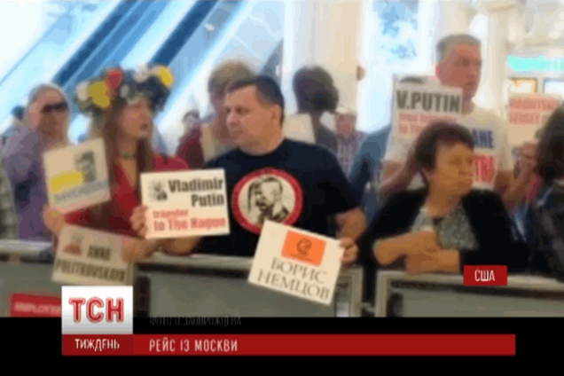 'Трансфер для Путина в Гаагу': как россиян встречают в аэропортах мира