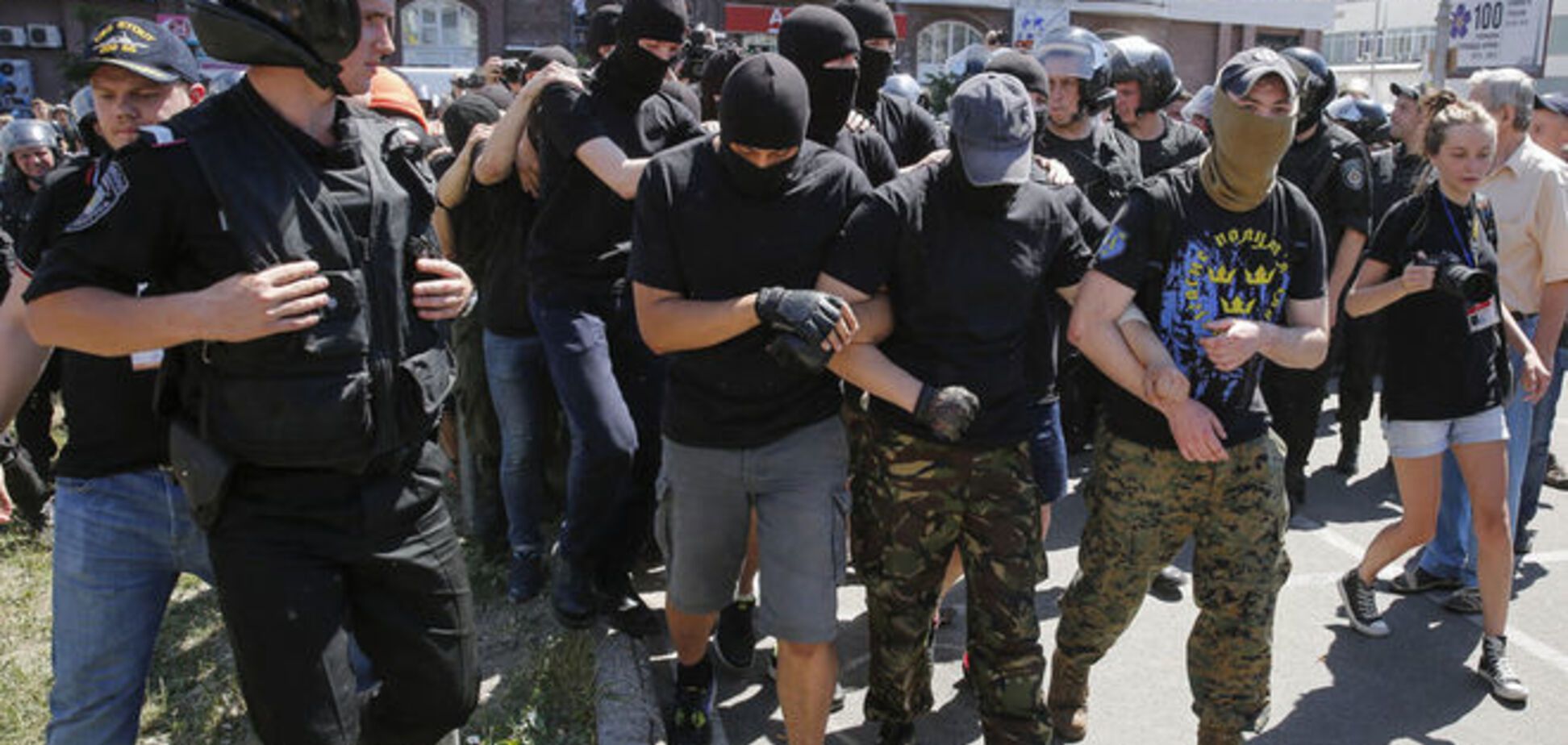 Охлократія в державі + анархія в суспільстві ='смерть' європейської України