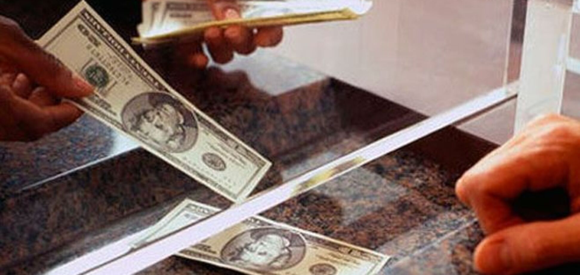 Стало известно, кому из вкладчиков банков-банкротов первым вернут деньги