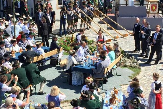 Обама и Меркель 'бахнули пивка' перед саммитом G7: фото и видеофакт