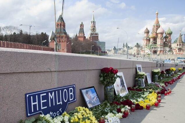 100 дней без Немцова: в Москве восстановили мемориал