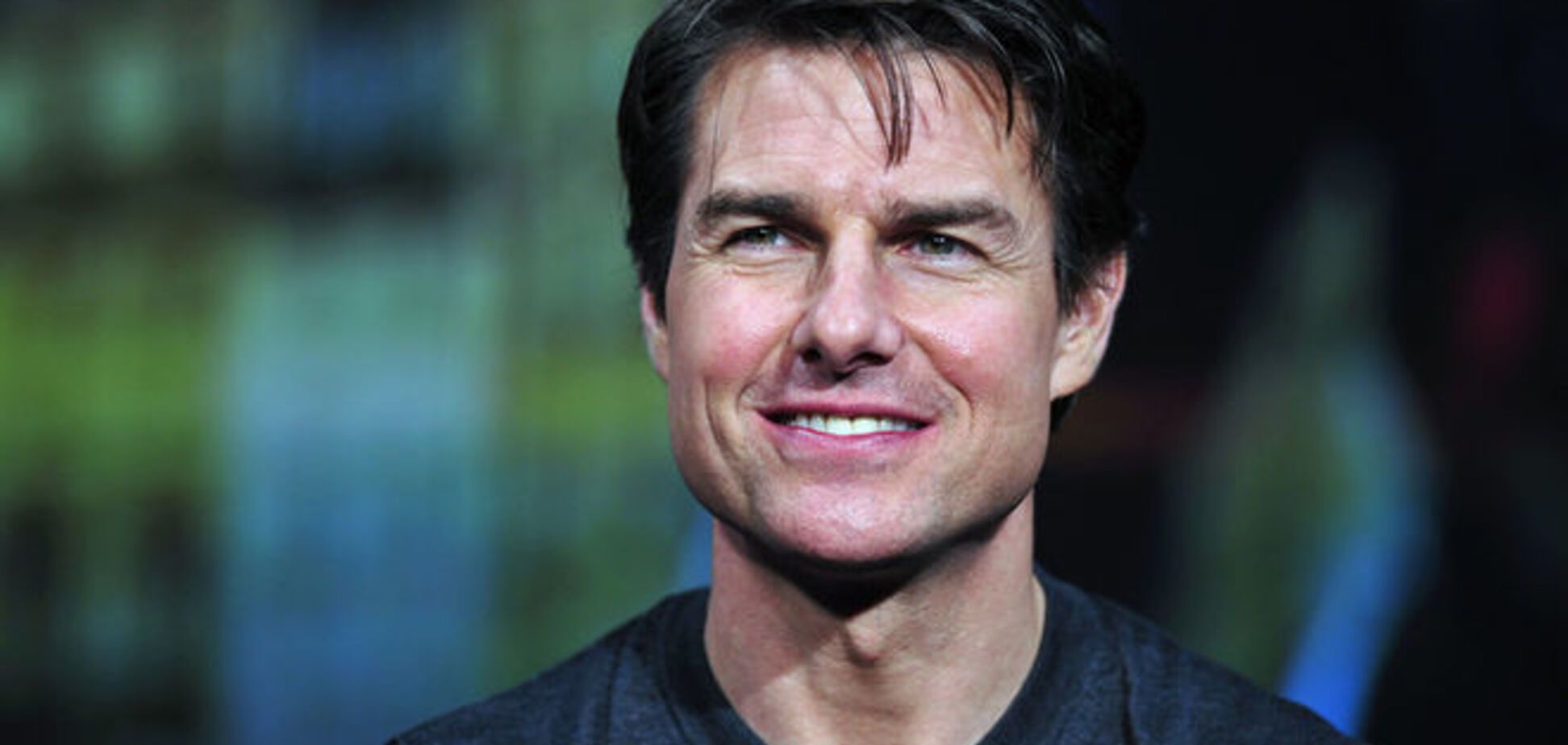 52-летний Том Круз закрутил роман с 22-летней копией Кэти Холмс