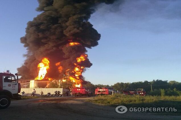 Названа вероятная причина масштабного пожара на нефтебазе в Василькове