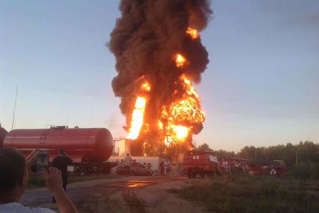 Пожар на нефтебазе в Василькове: один человек погиб