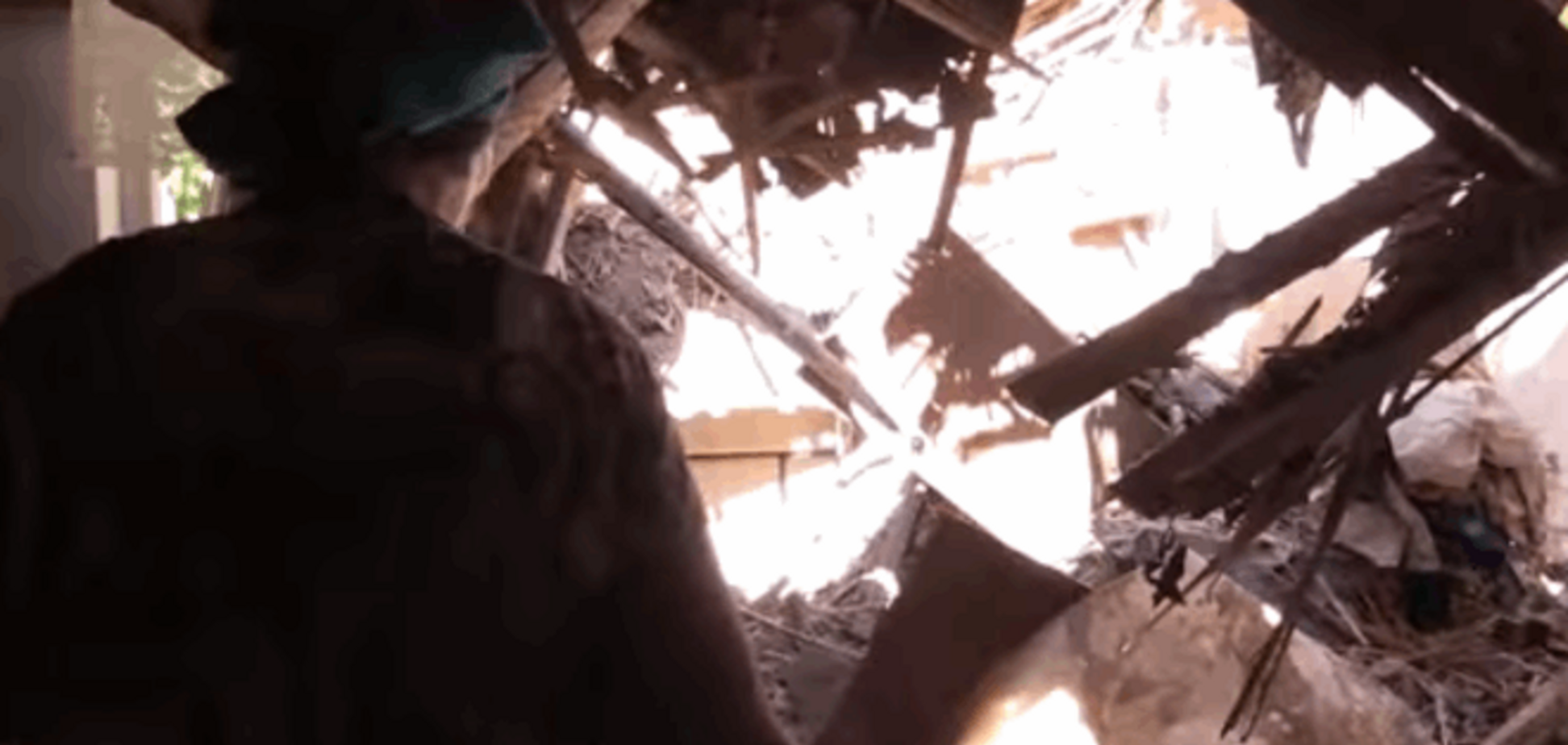 Жители Марьинки в панике после атак террористов: опубликовано видео