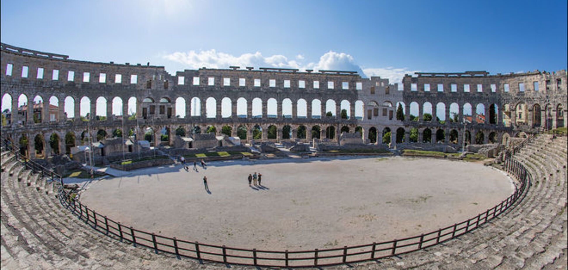 Самый целый римский амфитеатр в мире
