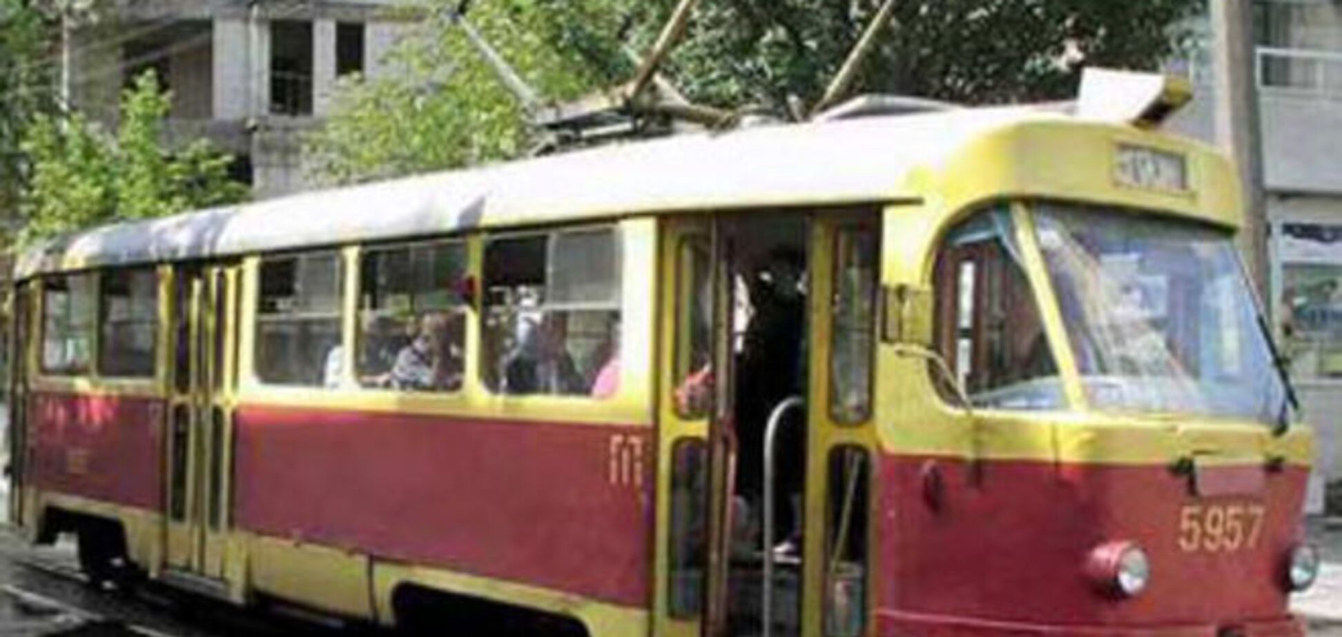 В Киеве столкнулись два трамвая, пострадала пассажирка