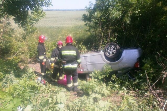 На Киевщине иномарка с детьми вылетела в кювет: погиб водитель