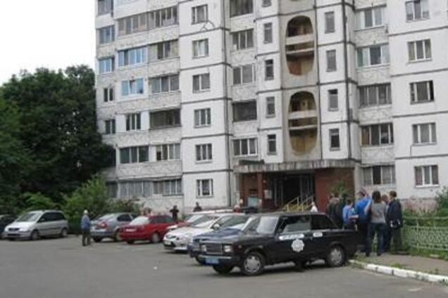 В Киеве бывший зэк угрожал школьнику ножом