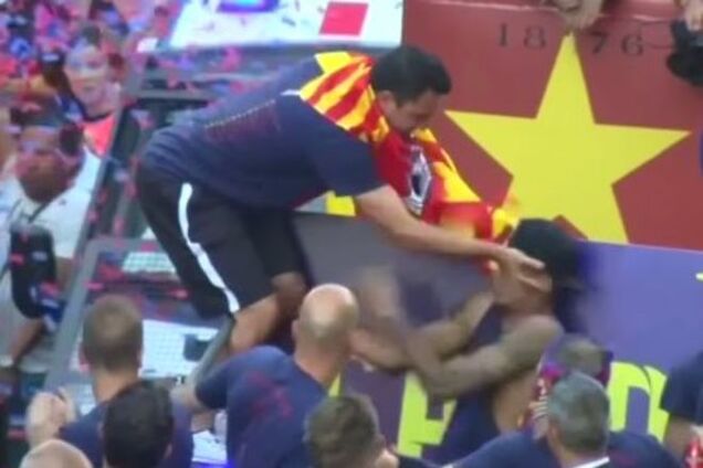 Пощечина капитана 'Барселоны' взорвала Youtube: видео инцидента