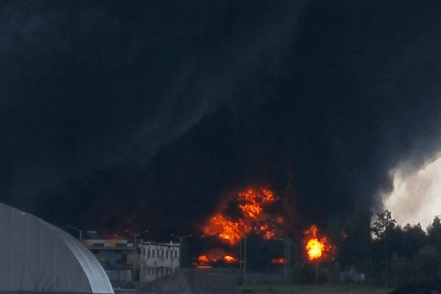 МВД открыло уголовное дело по факту пожара на нефтебазе в Василькове