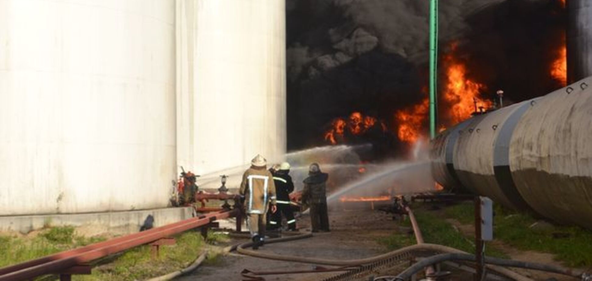 Порошенко поручил создать штаб ликвидации последствий катастрофы в Василькове