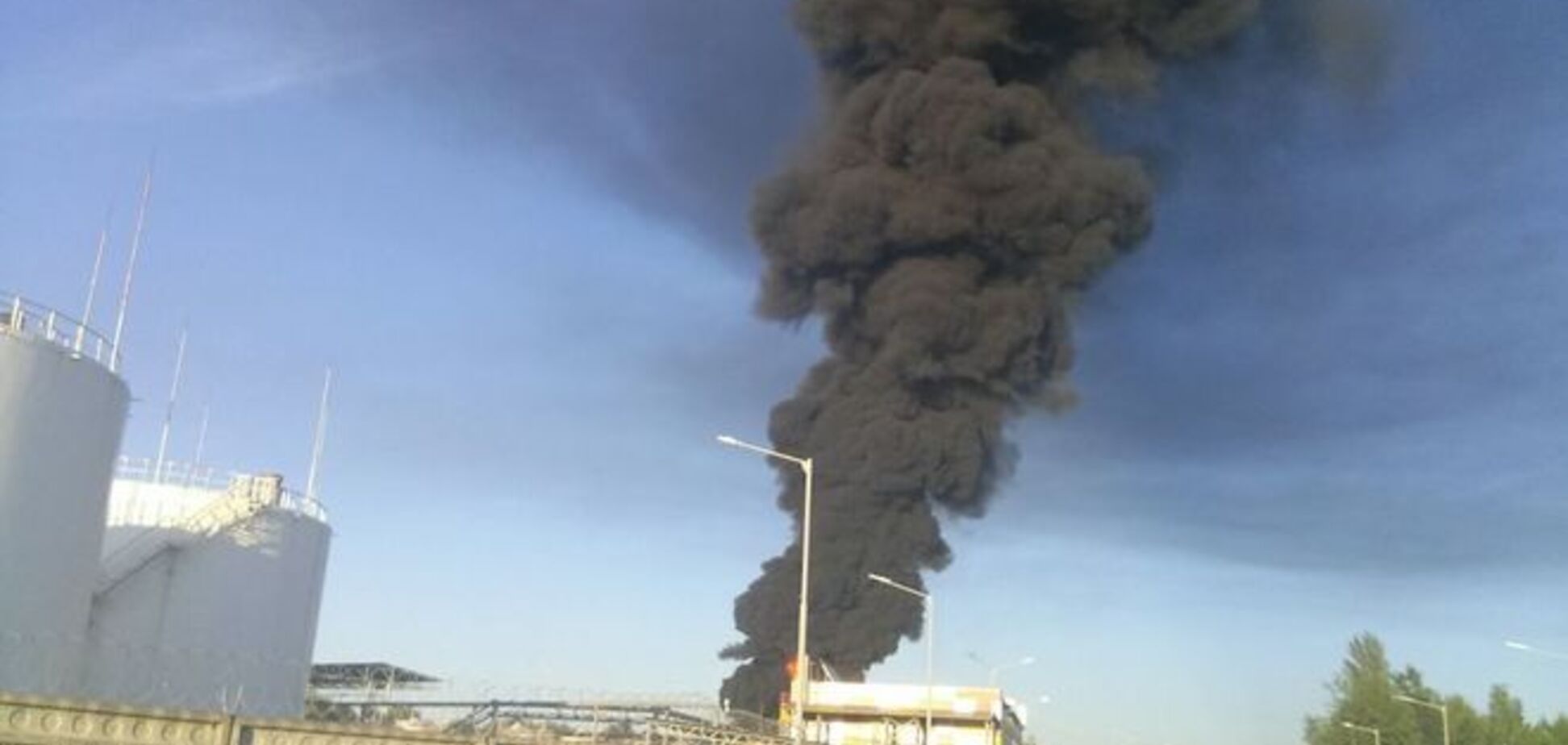 Аваков заявил о локализации эпицентра возгорания на нефтебазе