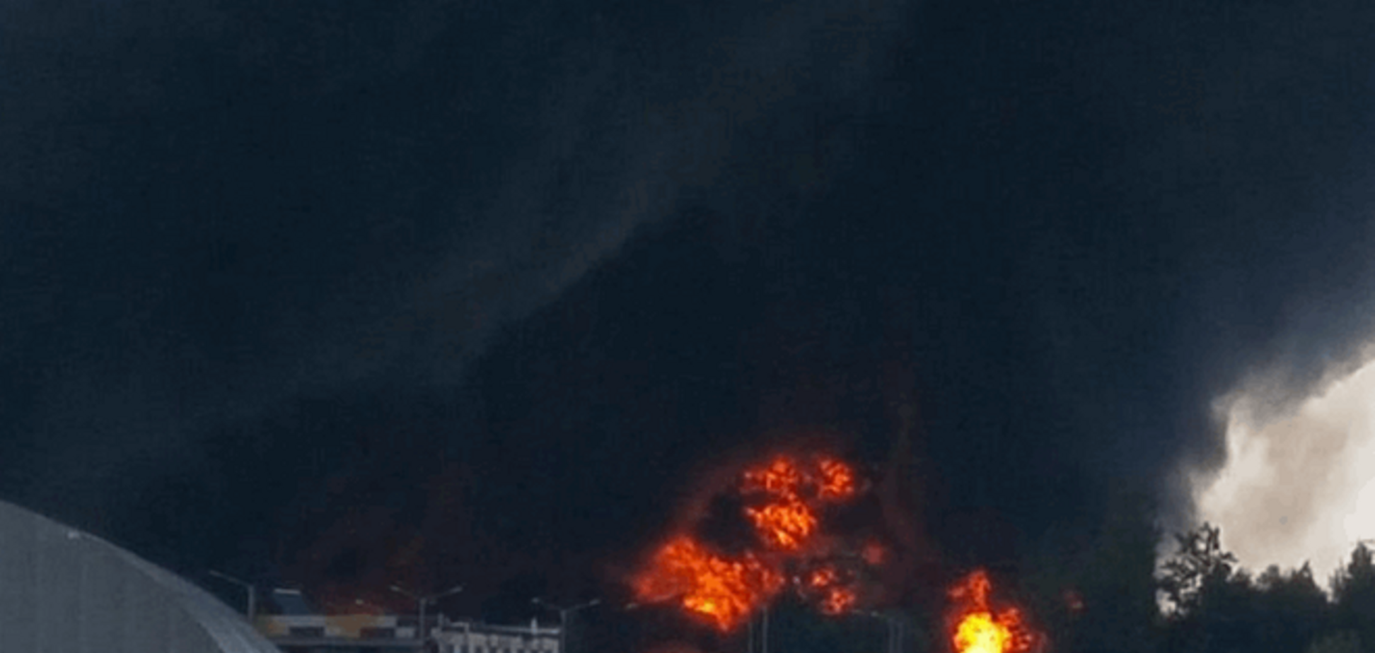 ЧП в Василькове: в зону возгорания попала еще одна нефтебаза