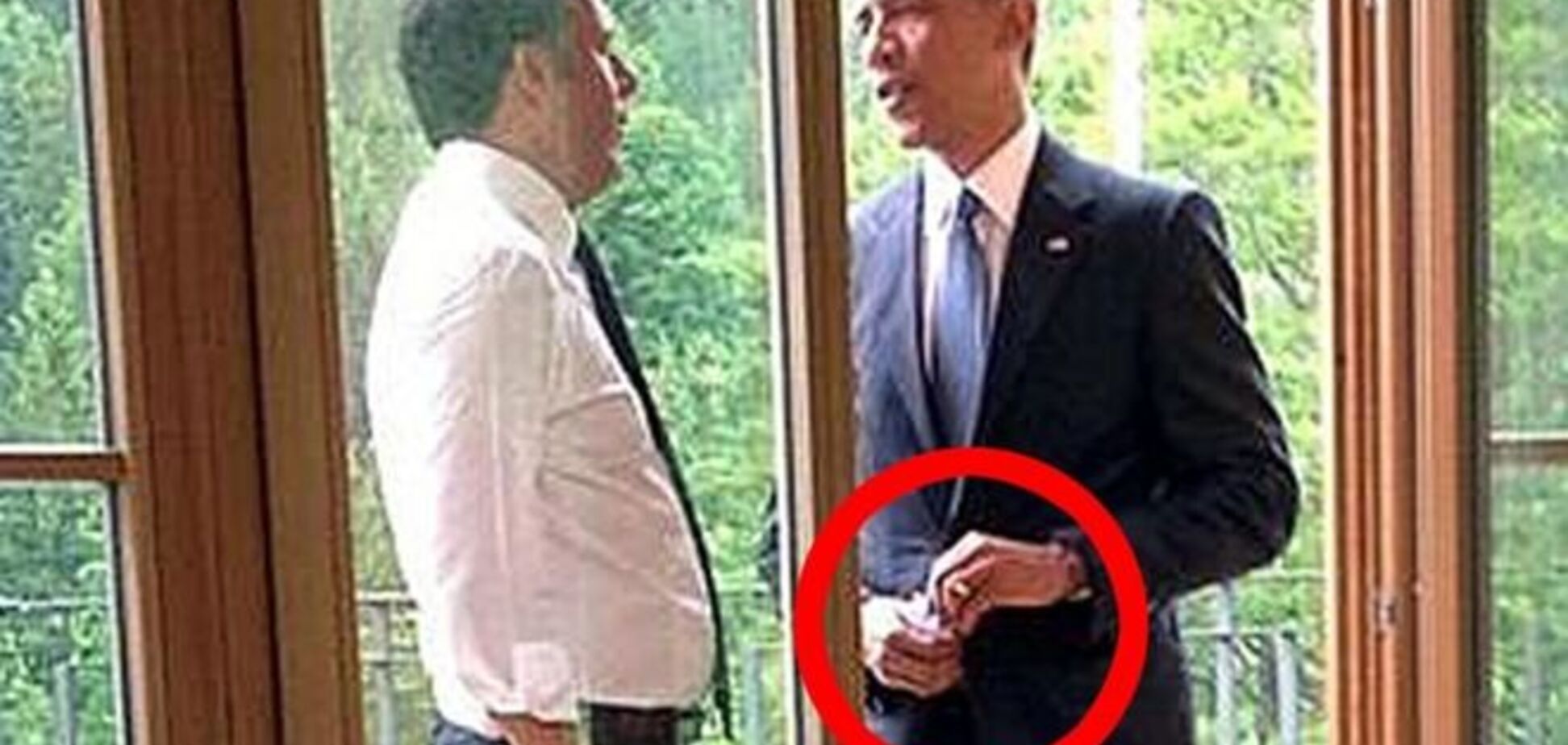 СМИ подозревают, что Обама тайком курит или ест карамельки