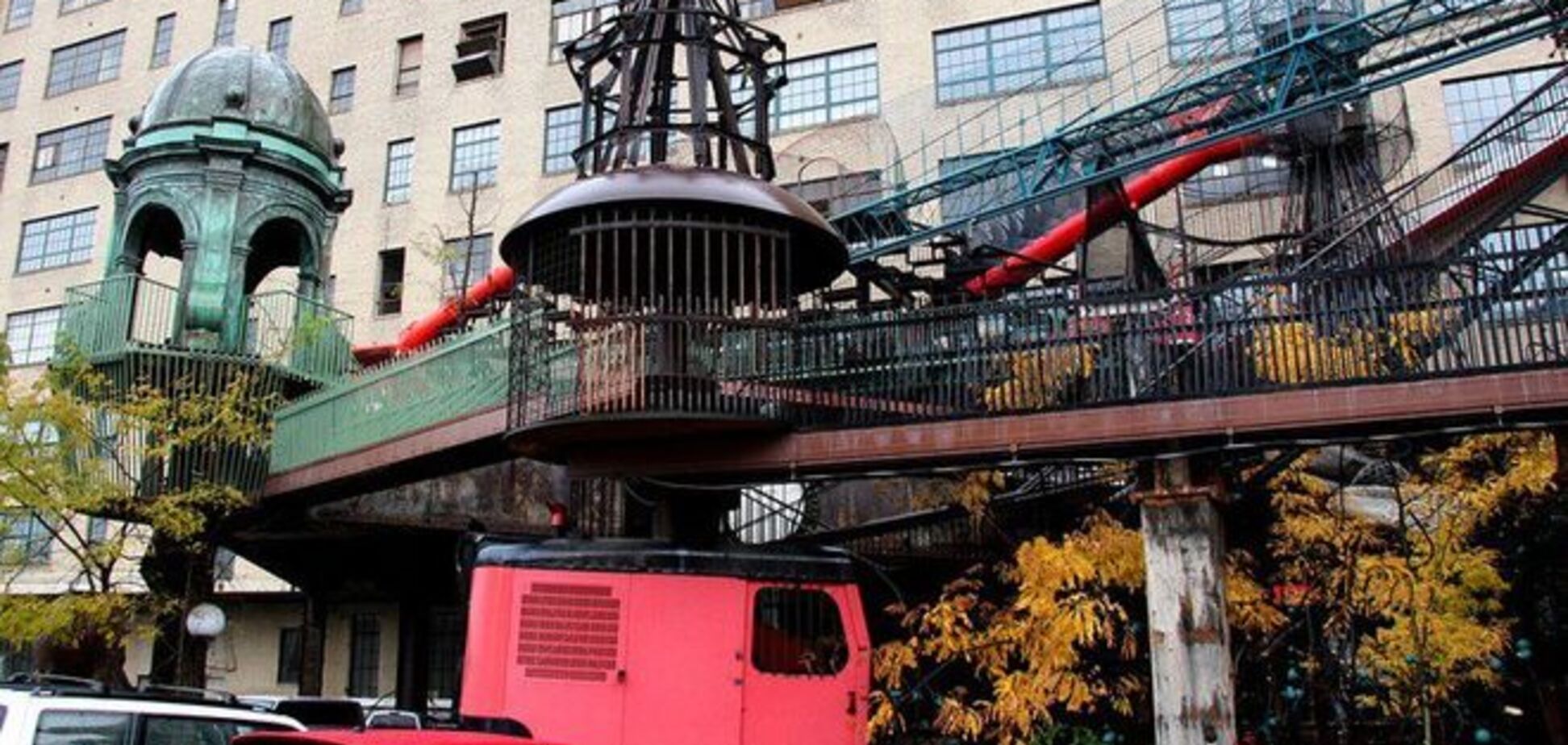 Удивительный городской музей на заброшенной фабрике