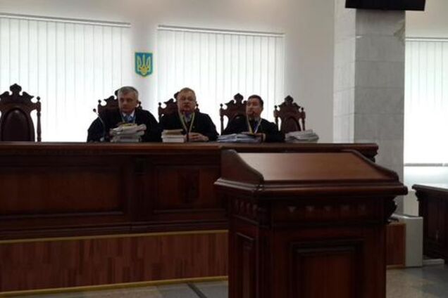 Судья отказался вызывать Порошенко и Яценюка в суд по делу Пукача