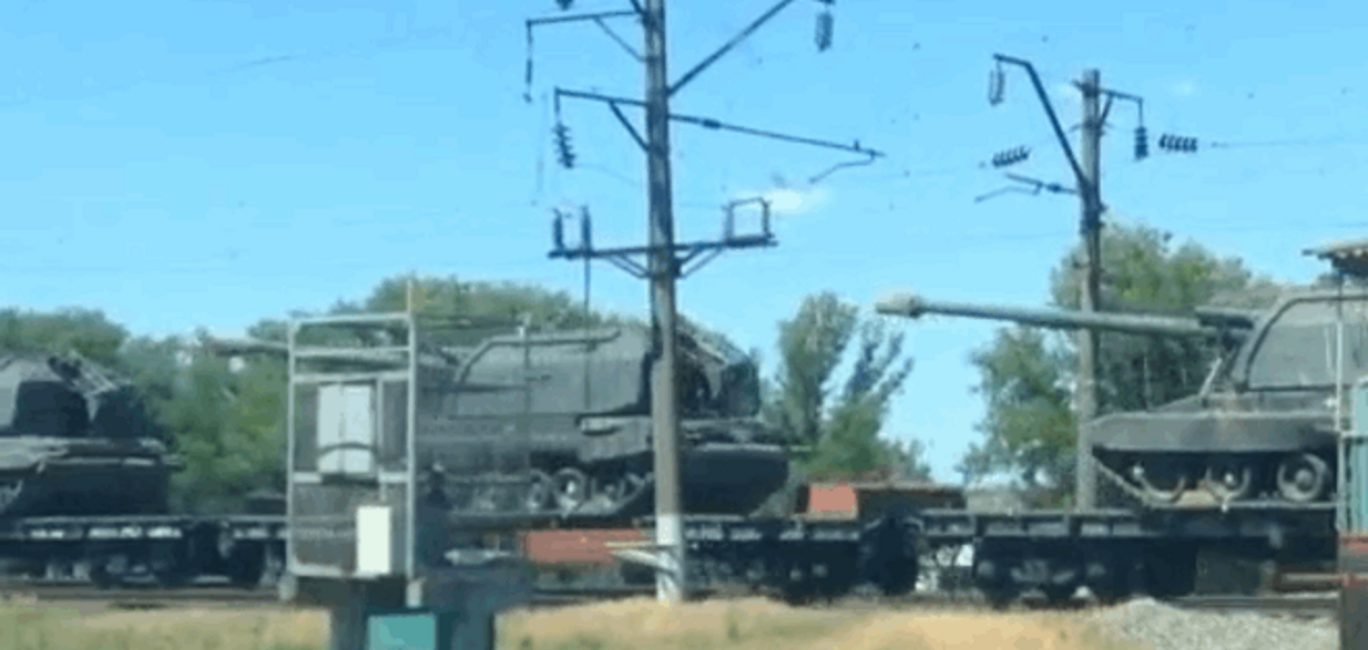 У границы Украины в Ростовской области зафиксирован эшелон с военной техникой: фото и видеофакты