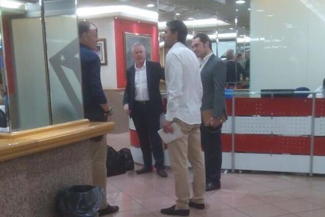 Папарацци 'словили' отца Коноплянки в 'неожиданном' месте