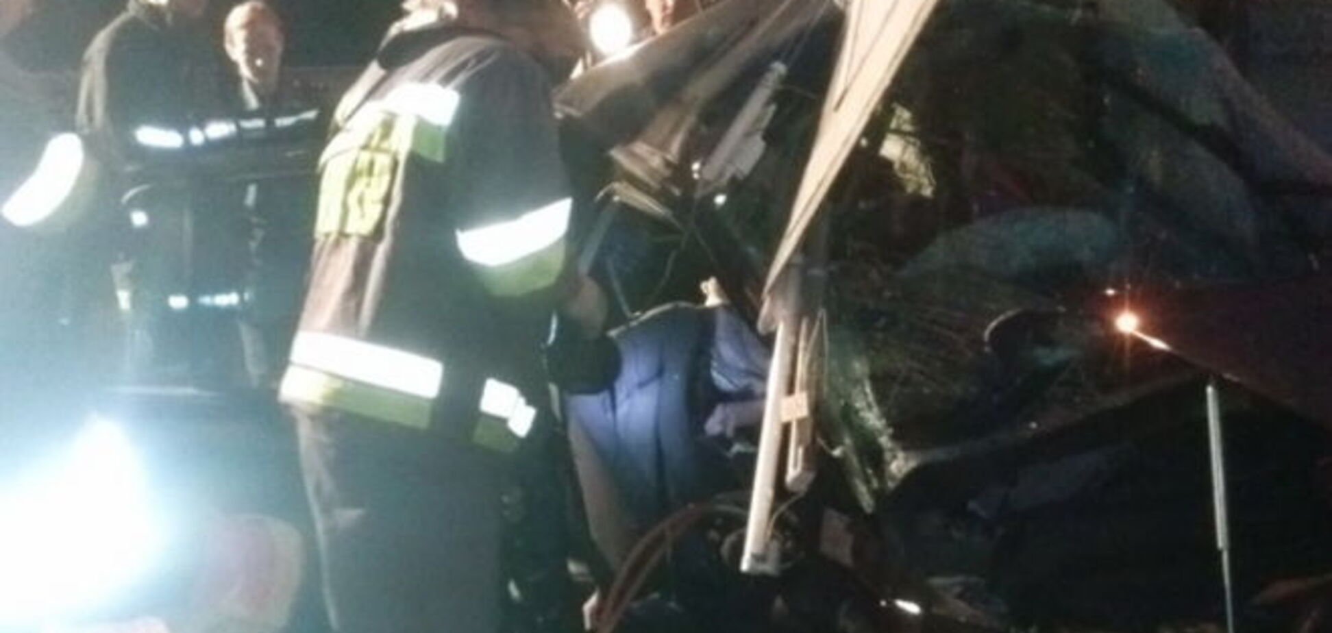 У Києві іномарка врізалася у стовп: водій загинув