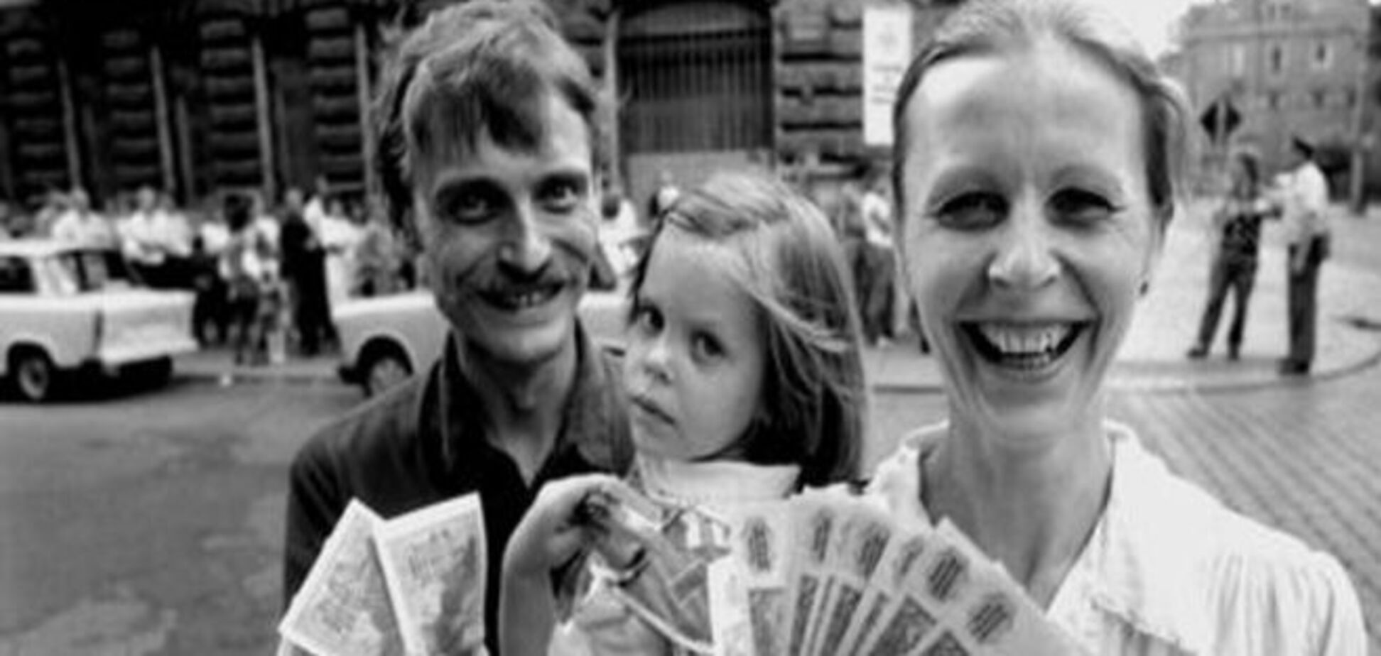 Почему ГДР лучше справилась с дойчмарками, чем Греция с евро