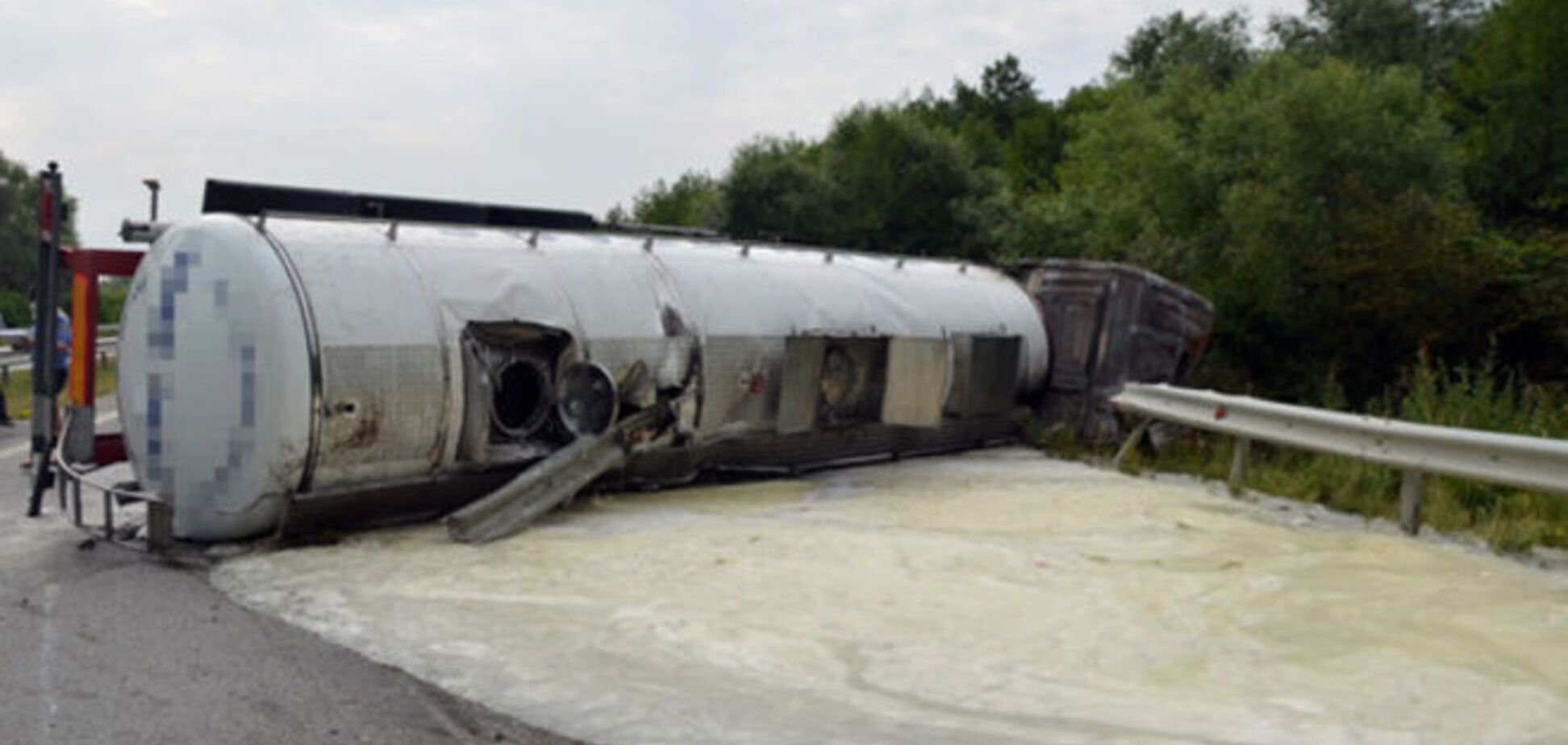 На Житомирщині дорогу залило рідким милом: спалахнула пожежа