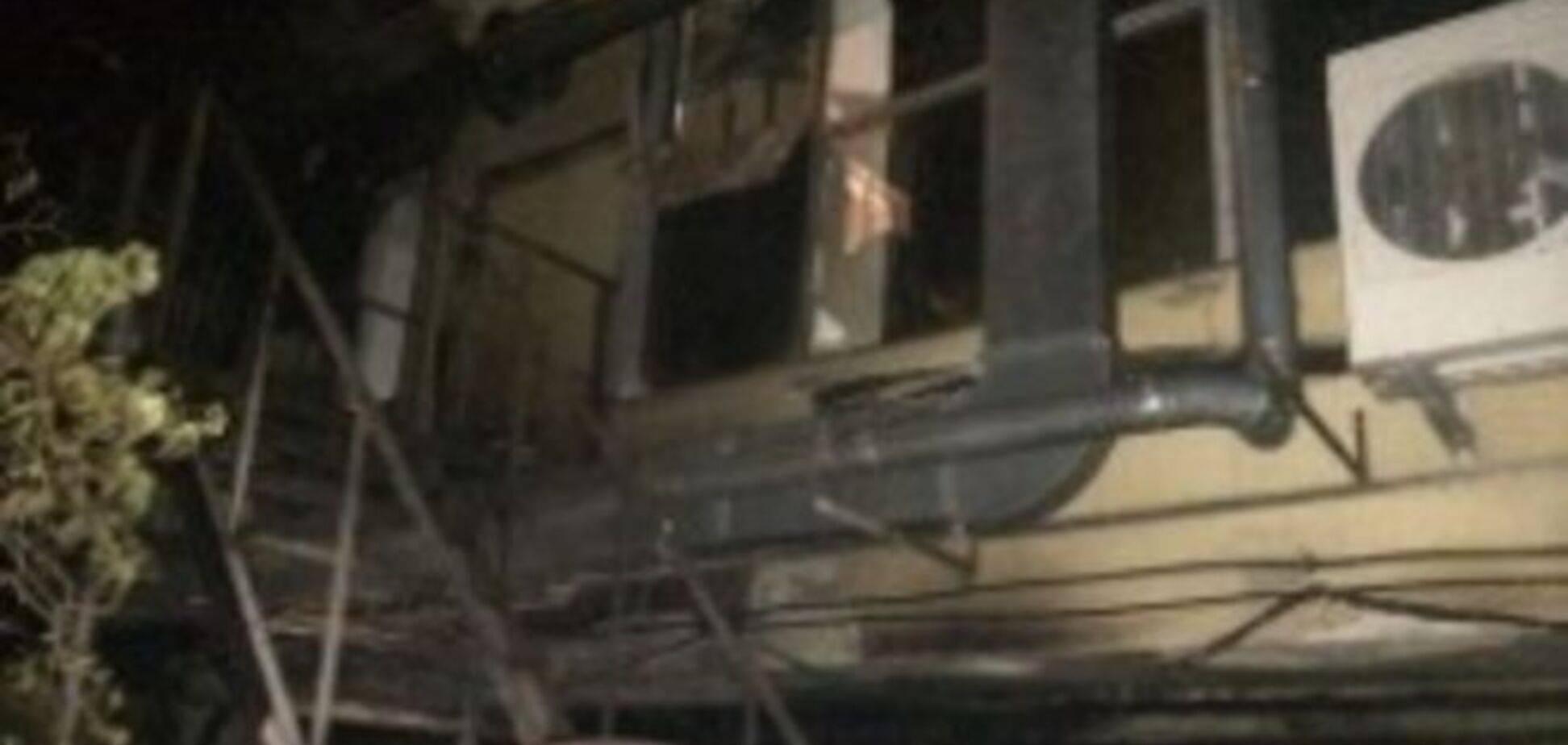 В Киеве горел супермаркет возле девятиэтажки: эвакуировали 60 человек
