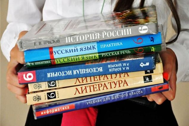 У Криму гостра нестача української літератури: просять втрутитися Україну