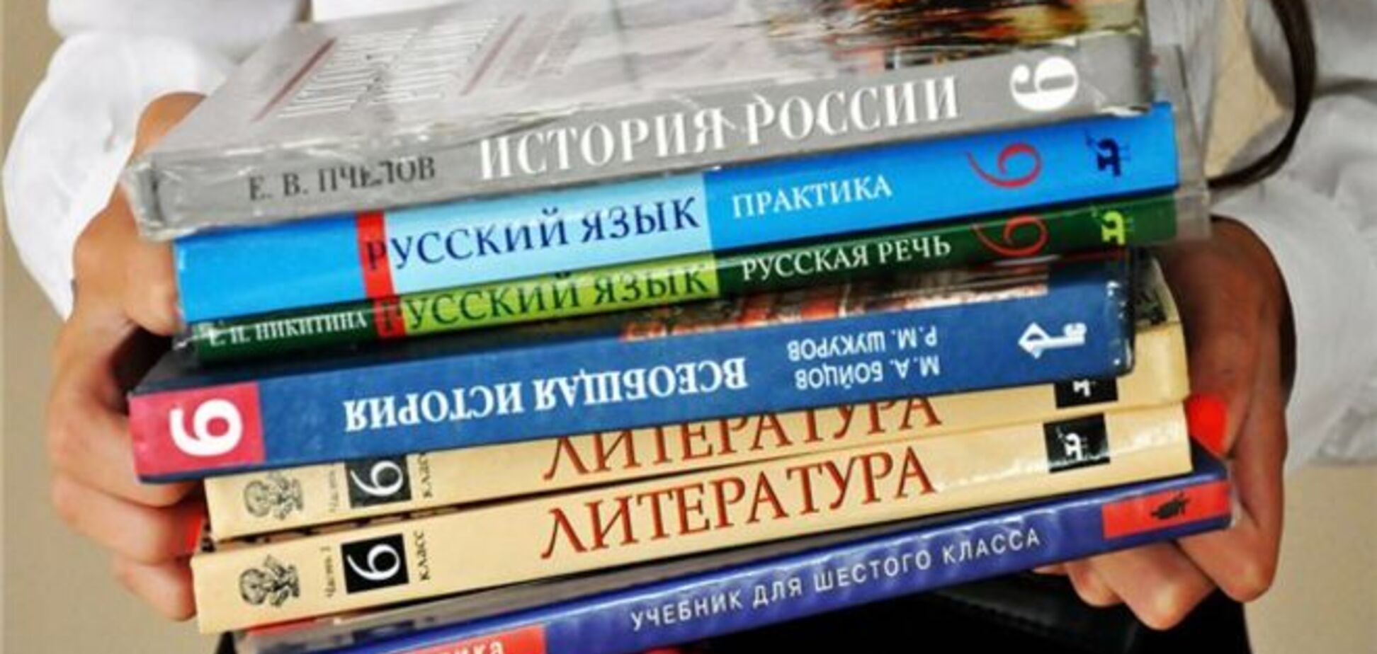 В Крыму острая нехватка украинской литературы: просят вмешаться Украину