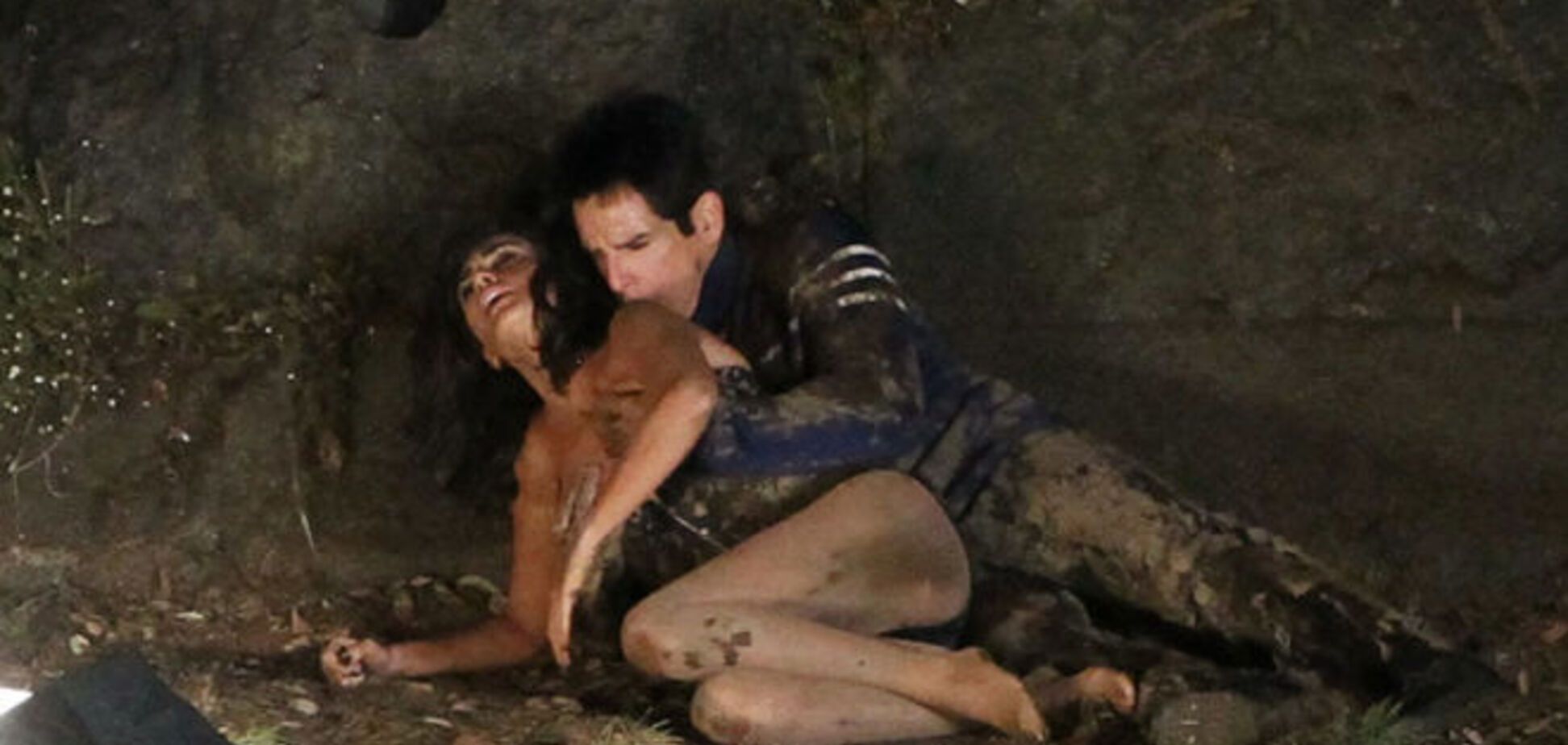 Бен Стиллер обласкал грудь Пенелопы Крус в грязи: фотофакт