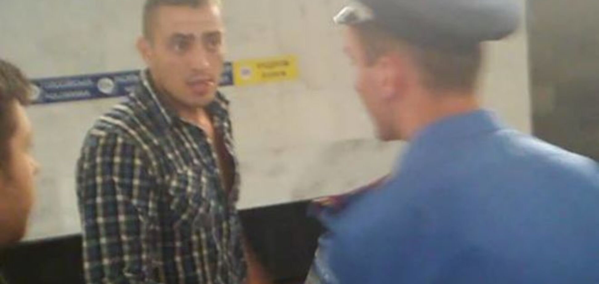 У Києві агресивні хлопці нападали на перехожих і влаштували бійку в метро