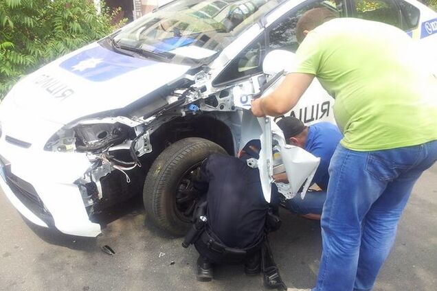 Поліцейські через поспіх на виклик розбили авто: фотофакт