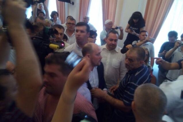 Мэр Полтавы подрался с Каплиным и, убегая, устроил массовое ДТП